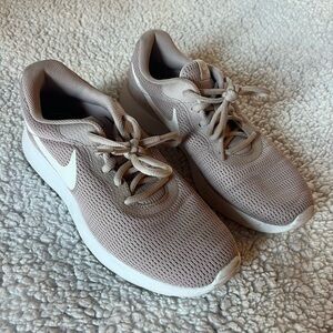 Nike Women’s Tanjun Running Shoes